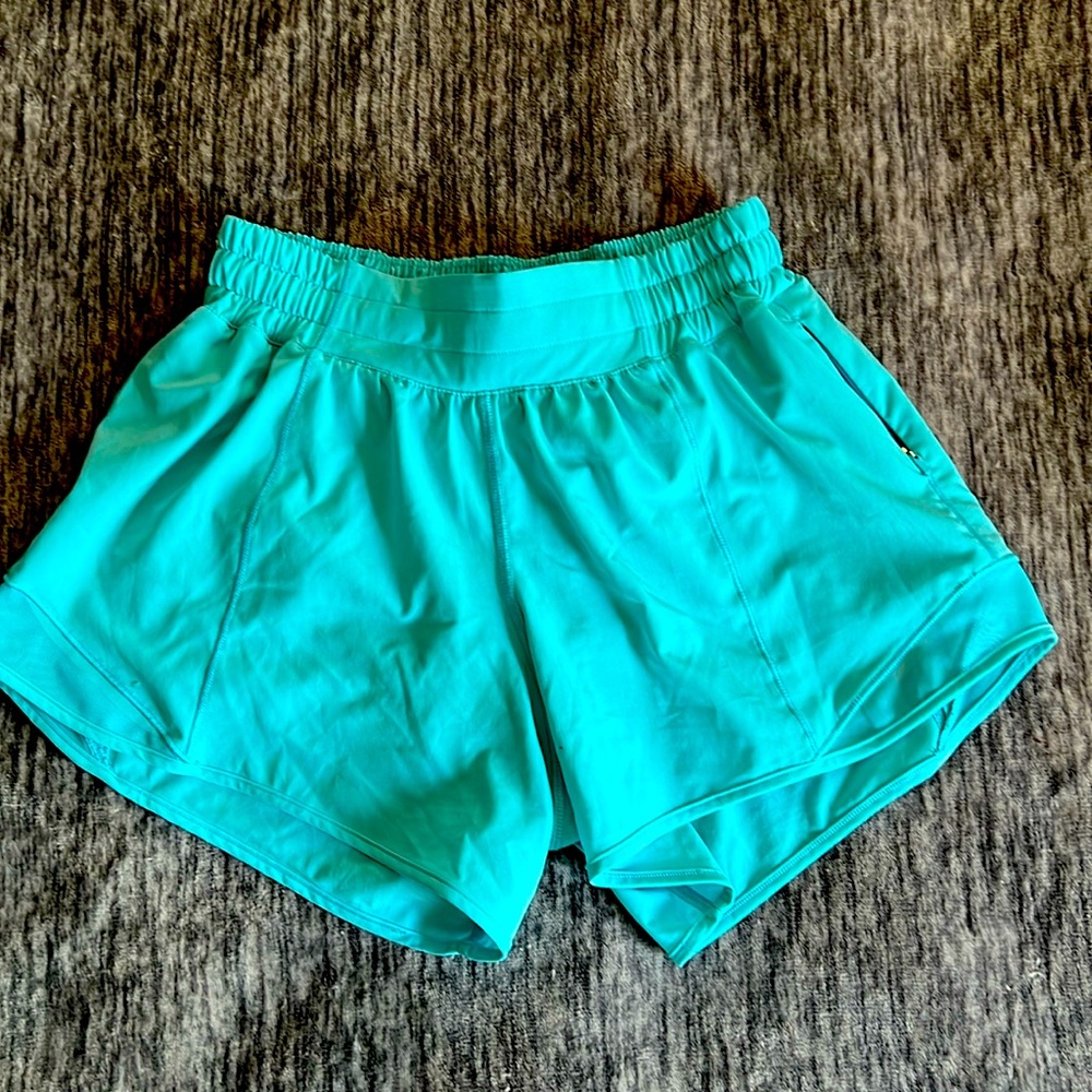 Lululemon hotty hot 4”shorts